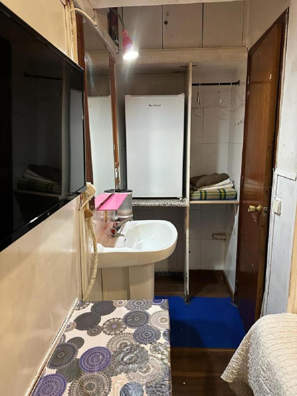 Hostal Daniel Мадрид Екстер'єр фото