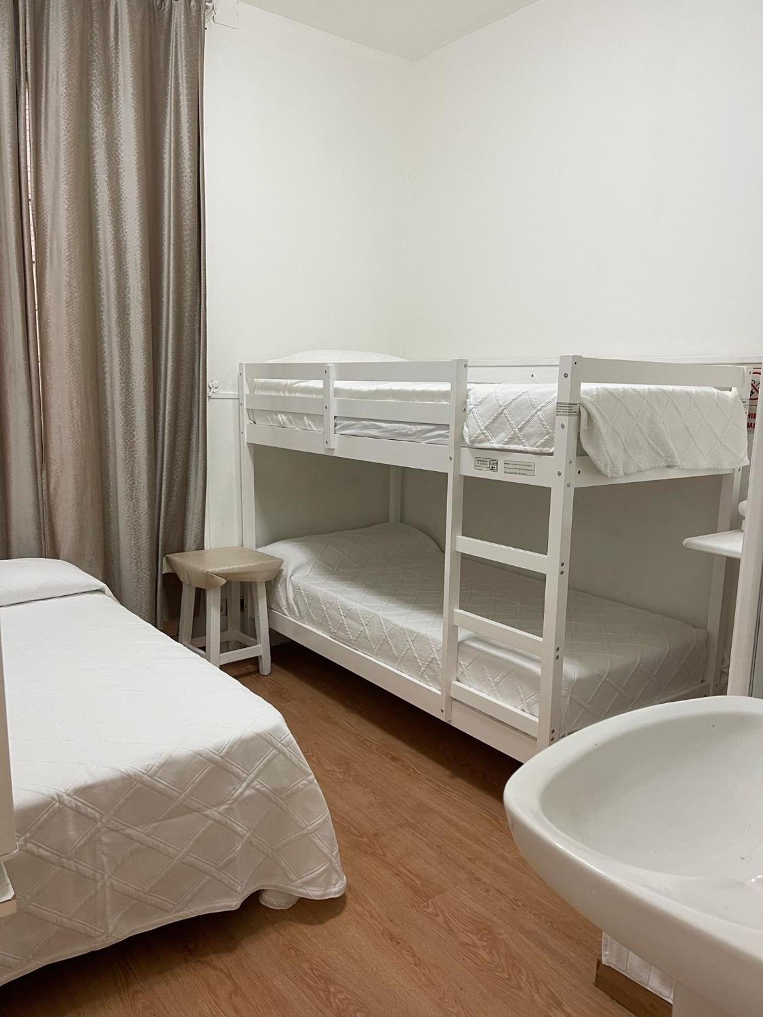 Hostal Daniel Мадрид Екстер'єр фото